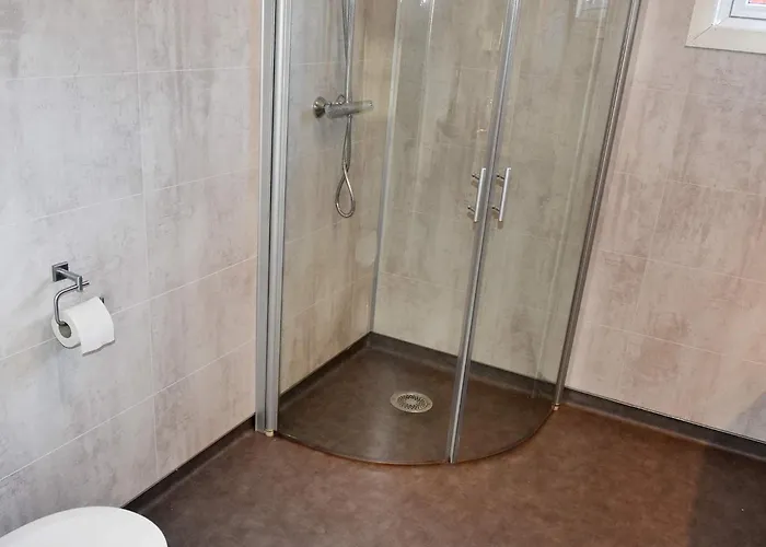 6 Person In Nyaraló
